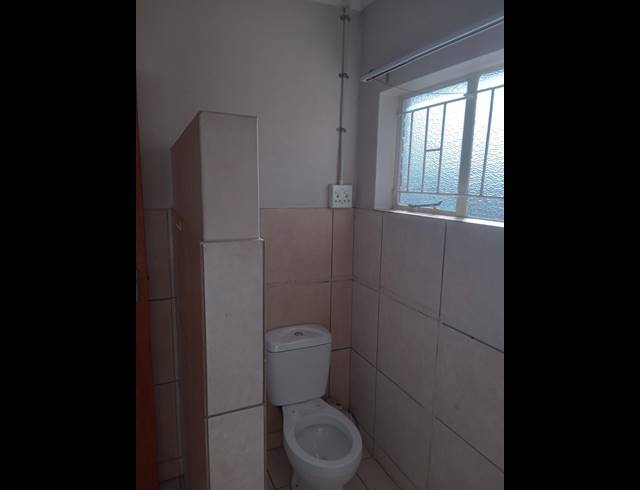 80M² BUILDING TO LET IN APEX